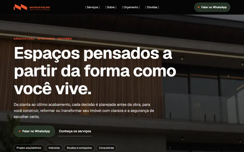 Página inicial da MF Arquitetura e Interiores, com o título “Espaços pensados a partir da forma como você vive.”